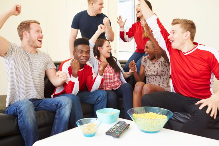 How to Host a Great Football Streaming Party