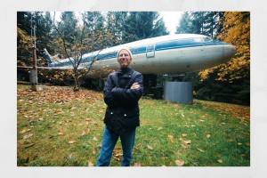 Aircraft Converted into Private Home - Incredible Amount of Space